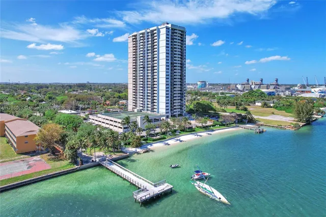 $400,000 | 5600 North Flagler Drive, Unit 304, West Palm Beach, FL 33407