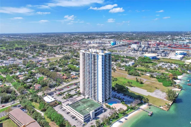 $400,000 | 5600 North Flagler Drive, Unit 304, West Palm Beach, FL 33407