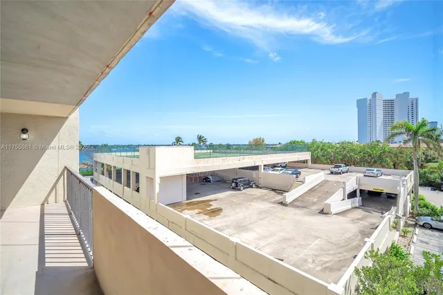 $400,000 | 5600 North Flagler Drive, Unit 304, West Palm Beach, FL 33407