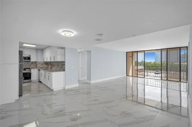 $400,000 | 5600 North Flagler Drive, Unit 304, West Palm Beach, FL 33407