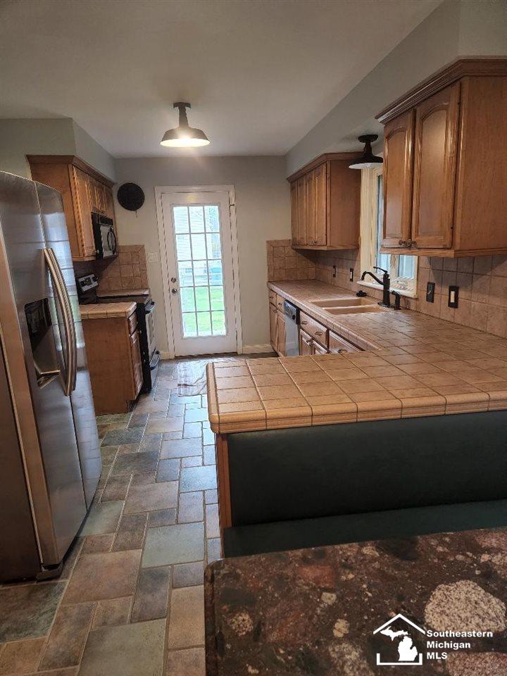 855 East Hurd Road Monroe, MI 48162 - Photo 8 of 19
