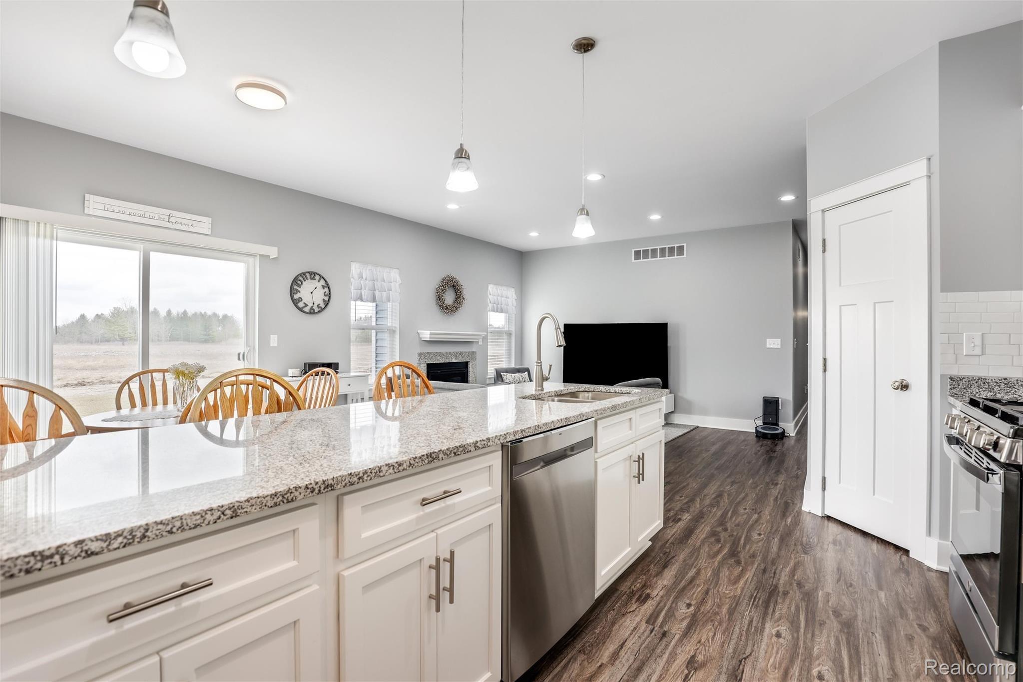 740 Range Road Marysville, MI 48040 - Photo 16 of 32 14-740 Range Rd Marysville0020.jpg