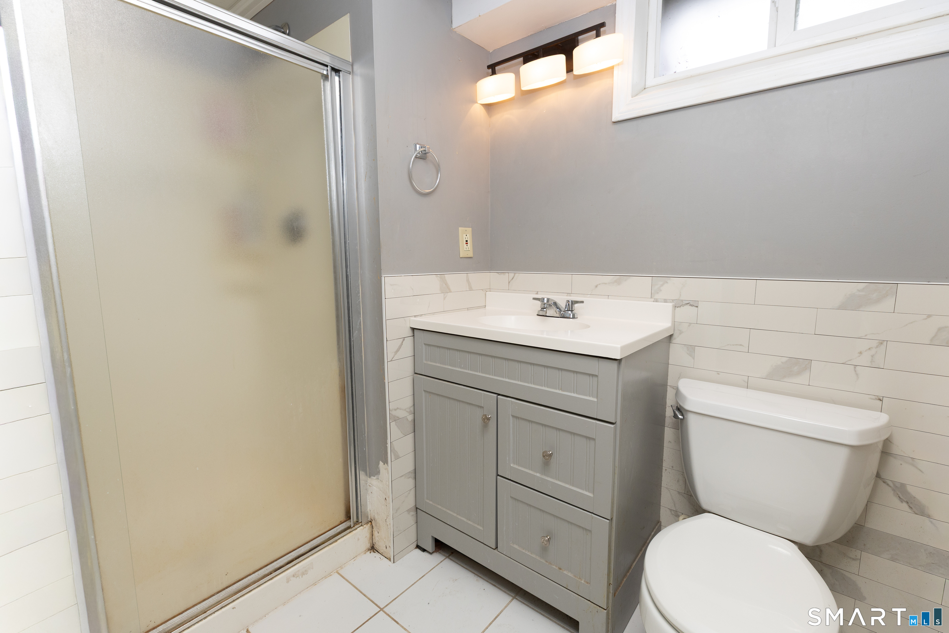 170 Amherst Street Hartford, CT 06106 - Photo 20 of 24 a bathroom with a toilet sink vanity and mirror
