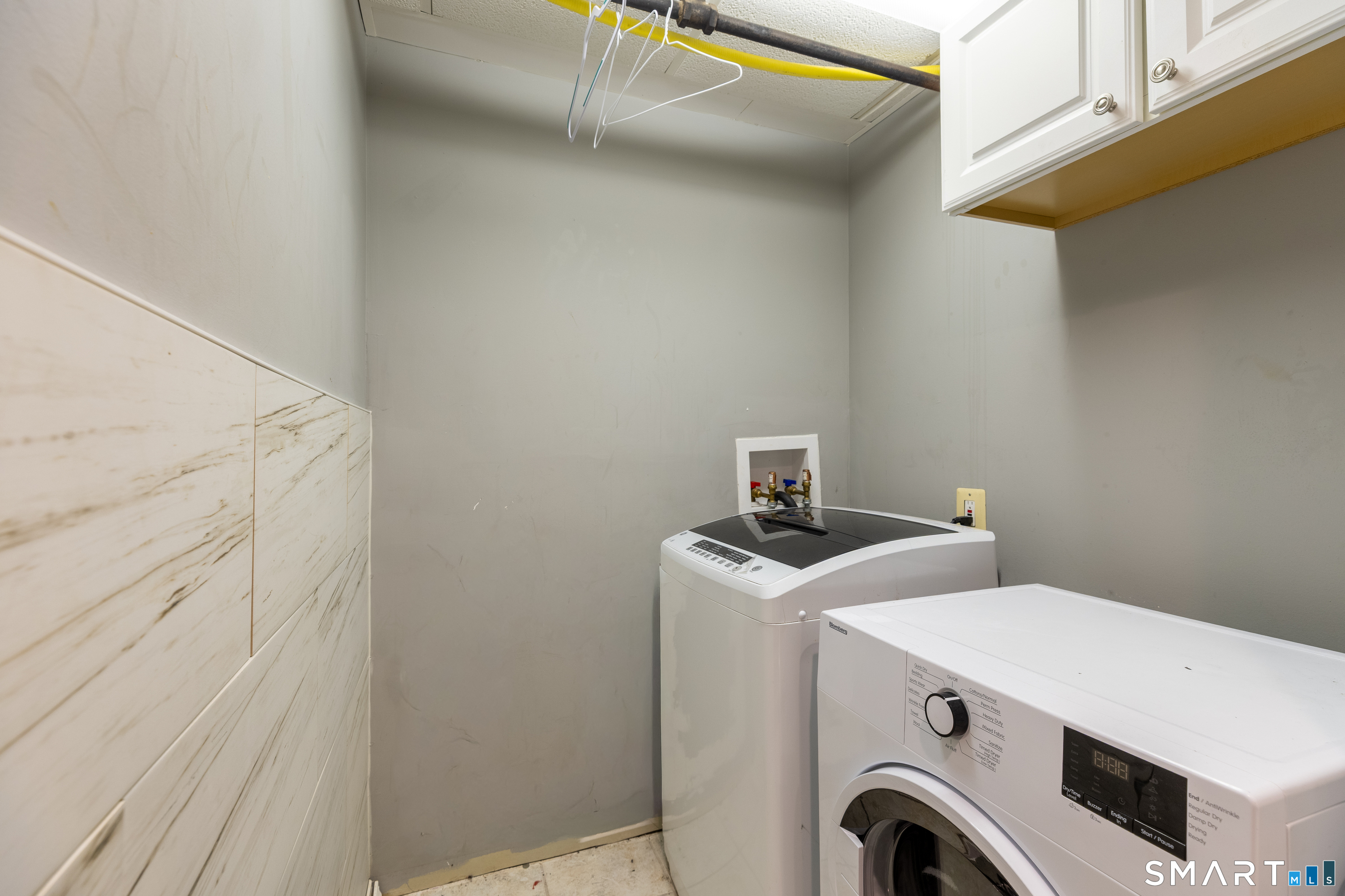 170 Amherst Street Hartford, CT 06106 - Photo 21 of 24 a utility room with dryer and washer
