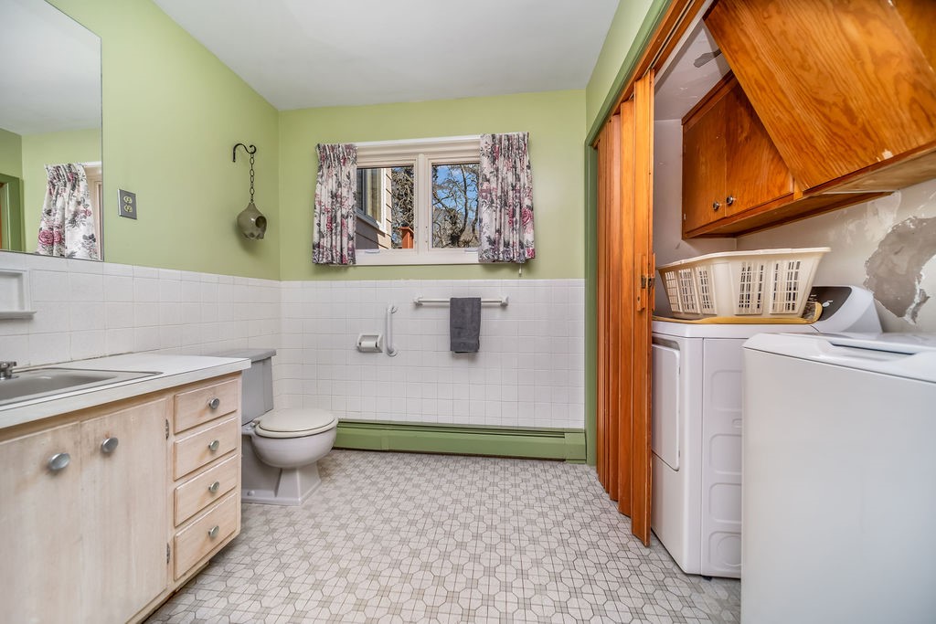 39 Brookside Drive Charlestown, RI 02813 - Photo 9 of 33 Full Bath with laundry closet