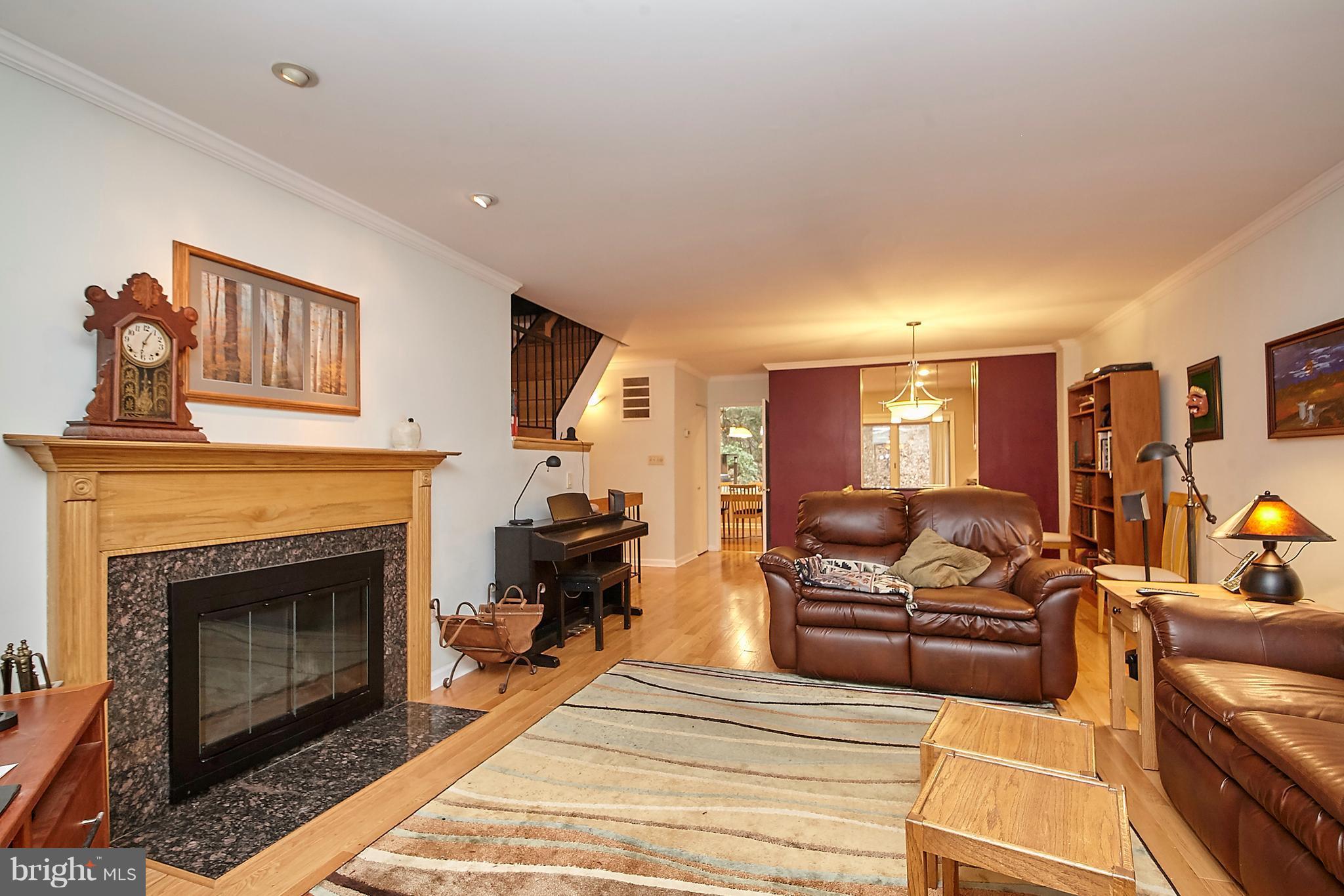 11520 Sunder Court Reston, VA 20190 - Photo 8 of 30 Living Room