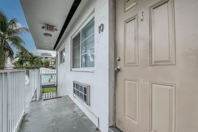 $2,500 | 6921 Rue Vendome, Unit 10, Miami Beach, FL 33141