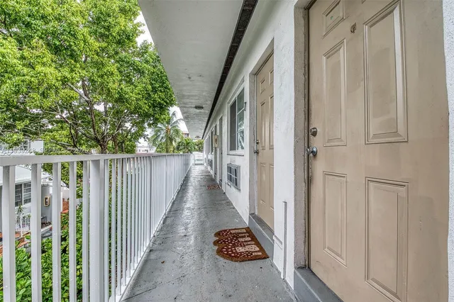 $2,500 | 6921 Rue Vendome, Unit 10, Miami Beach, FL 33141