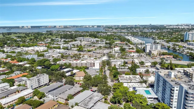 $2,500 | 6921 Rue Vendome, Unit 10, Miami Beach, FL 33141