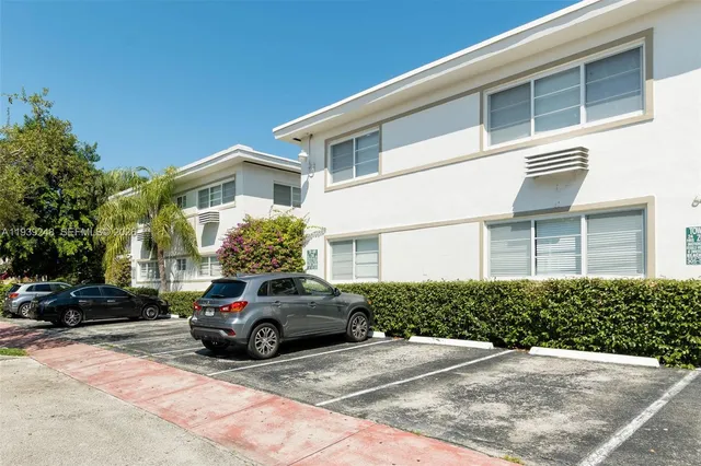 $2,500 | 6921 Rue Vendome, Unit 10, Miami Beach, FL 33141