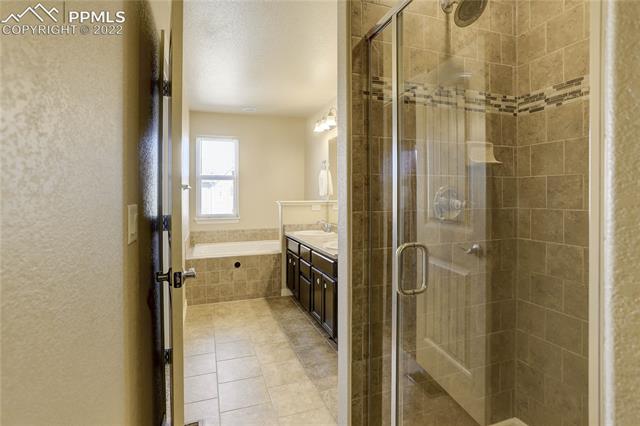 6311 Pilgrimage Road Colorado Springs, CO 80925 - Photo 13 of 24 Primary 5 piece Bathroom