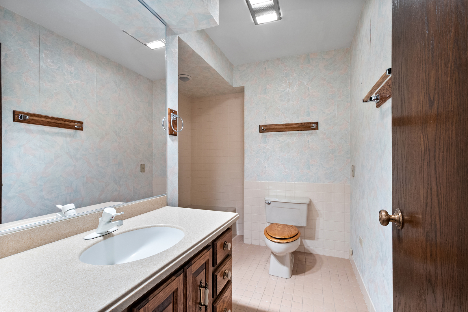 75 Boardwalk Place, Unit 203 Park Ridge, IL 60068 - Photo 16 of 24 Gallery Image 16