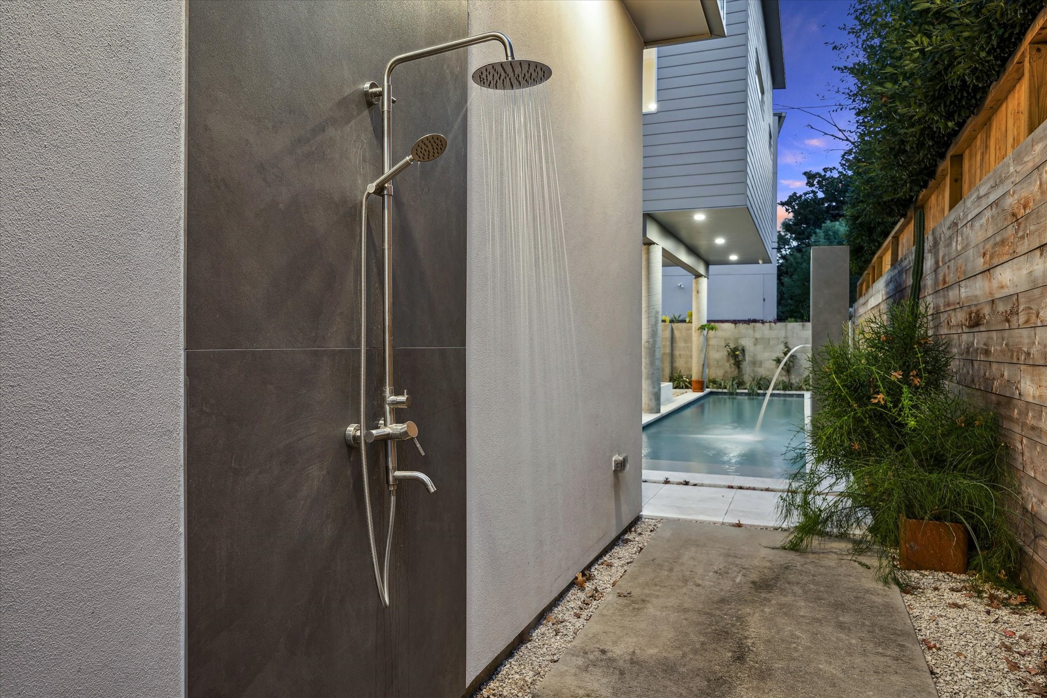 2129 Quenby Street Houston, TX 77005 - Photo 37 of 37 a view of a bathroom