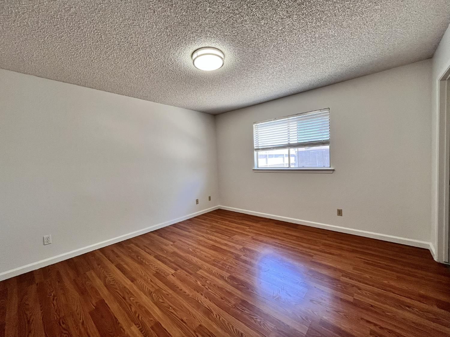 5337 West Richert Avenue Fresno, CA 93722 - Photo 7 of 15
