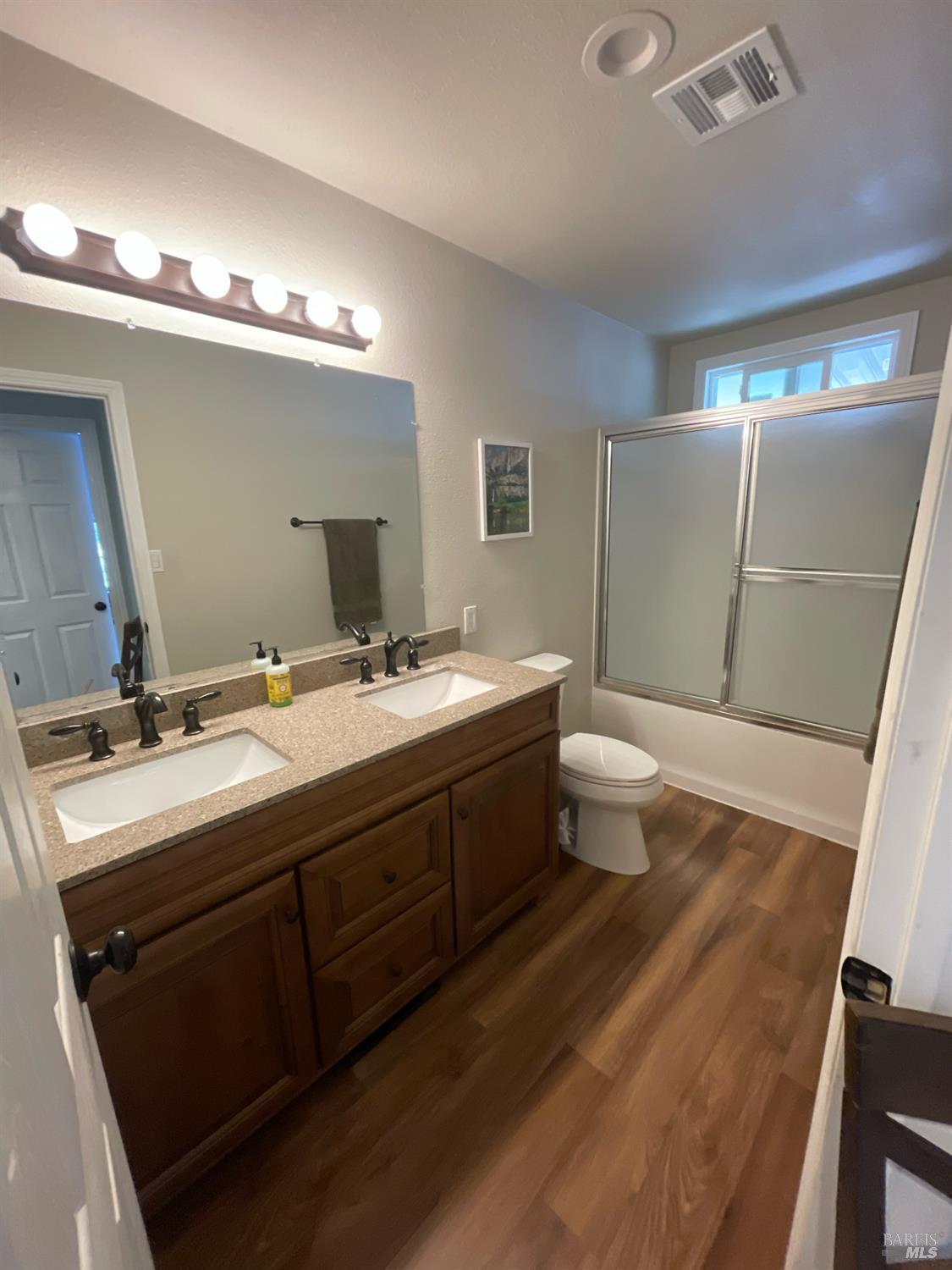 193 Rancho Verde Circle Rohnert Park, CA 94928 - Photo 8 of 14 Guest Bathroom