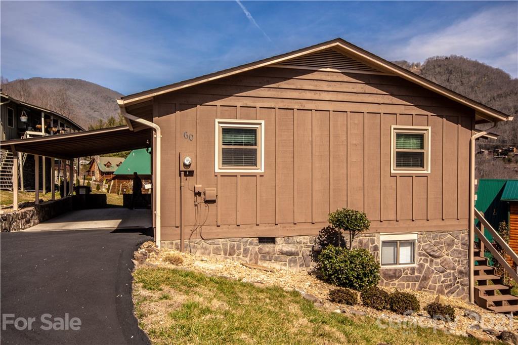 60 Stoney Ridge Loop Maggie Valley, NC 28751 - Photo 3 of 17