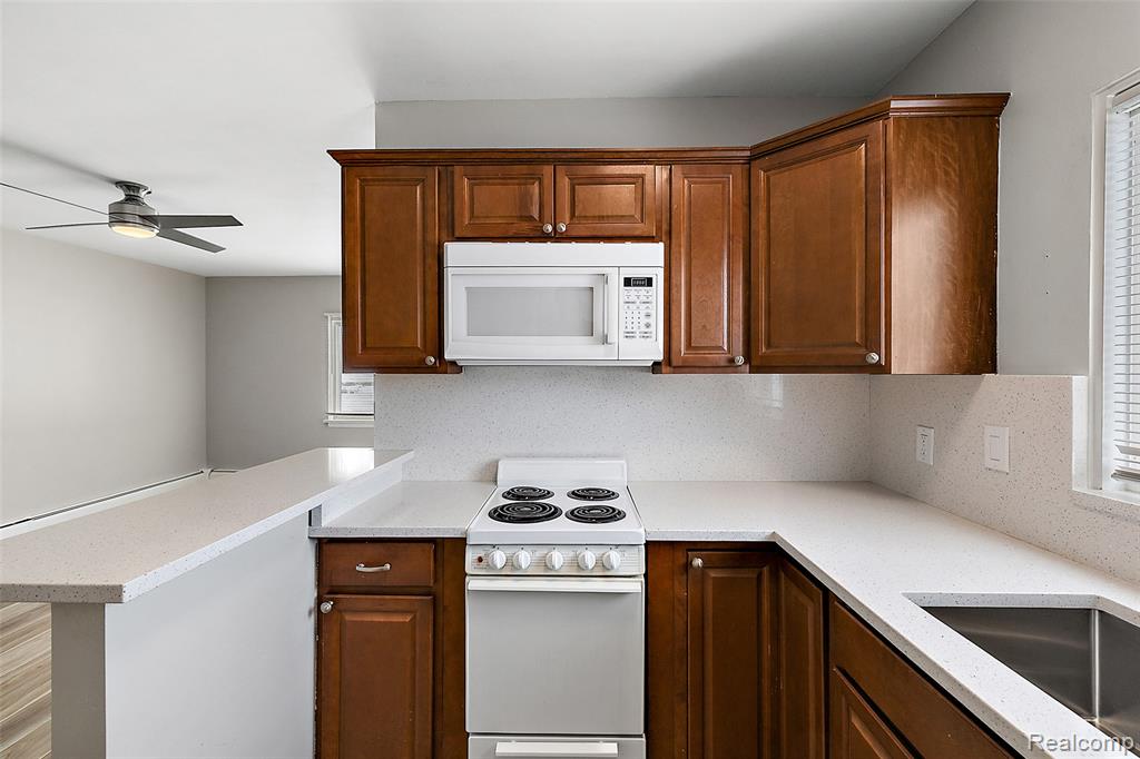 307 Ladd Road, Unit 2 Walled Lake, MI 48390 - Photo 7 of 10