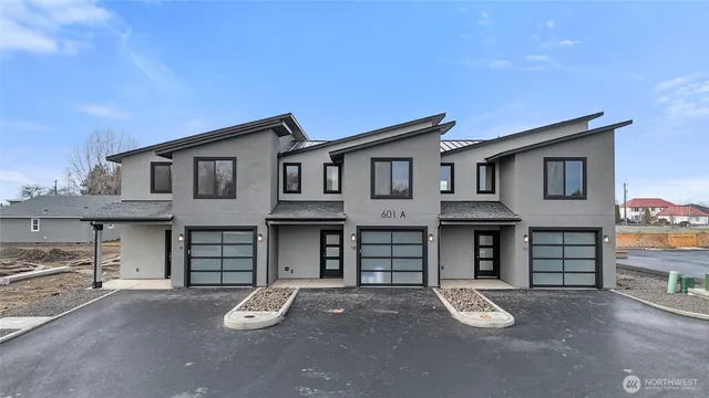 $300,000 | 601 Lot 10 Dorsing Street, Unit B, Moses Lake, WA 98837