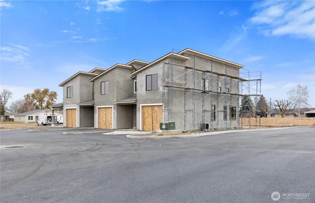 $300,000 | 601 Lot 10 Dorsing Street, Unit B, Moses Lake, WA 98837