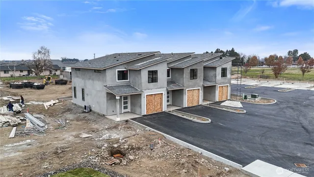 $300,000 | 601 Lot 10 Dorsing Street, Unit B, Moses Lake, WA 98837