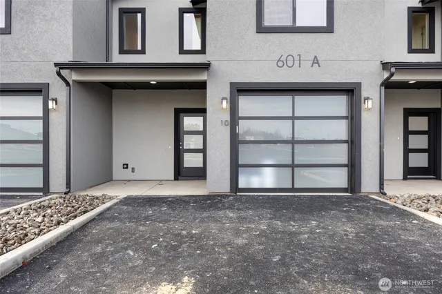 $300,000 | 601 Lot 10 Dorsing Street, Unit B, Moses Lake, WA 98837