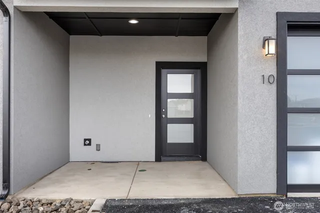 $300,000 | 601 Lot 10 Dorsing Street, Unit B, Moses Lake, WA 98837