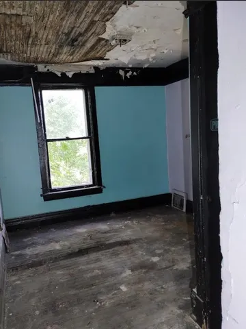 walk in closet with window