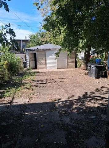 a view of house with backyard and trees