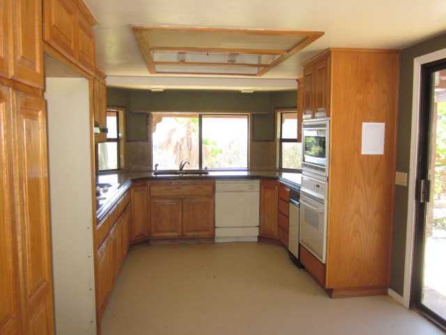 25551 Jesmond Dene Road Escondido, CA 92026 - Photo 6 of 14 Gallery Image 6