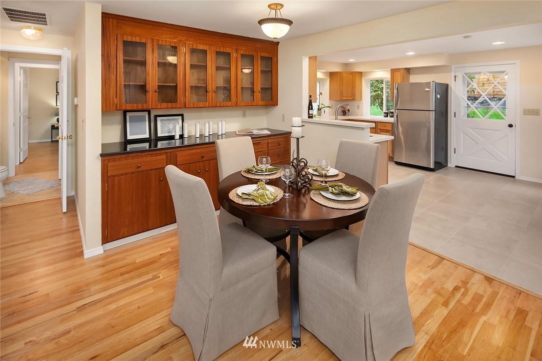 20006 101st Avenue Northeast Bothell, WA 98011 - Photo 4 of 23 Gallery Image 4