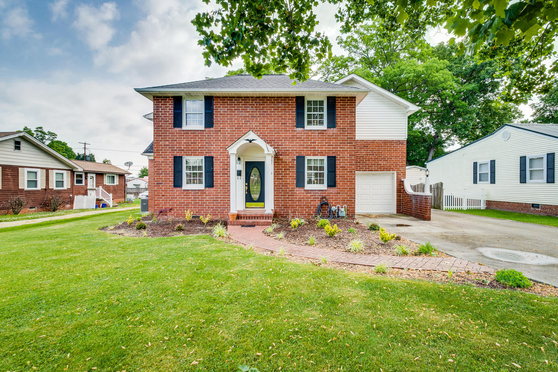 1833 Fairoaks Road Kingsport, TN 37664 - Photo 1 of 56 001