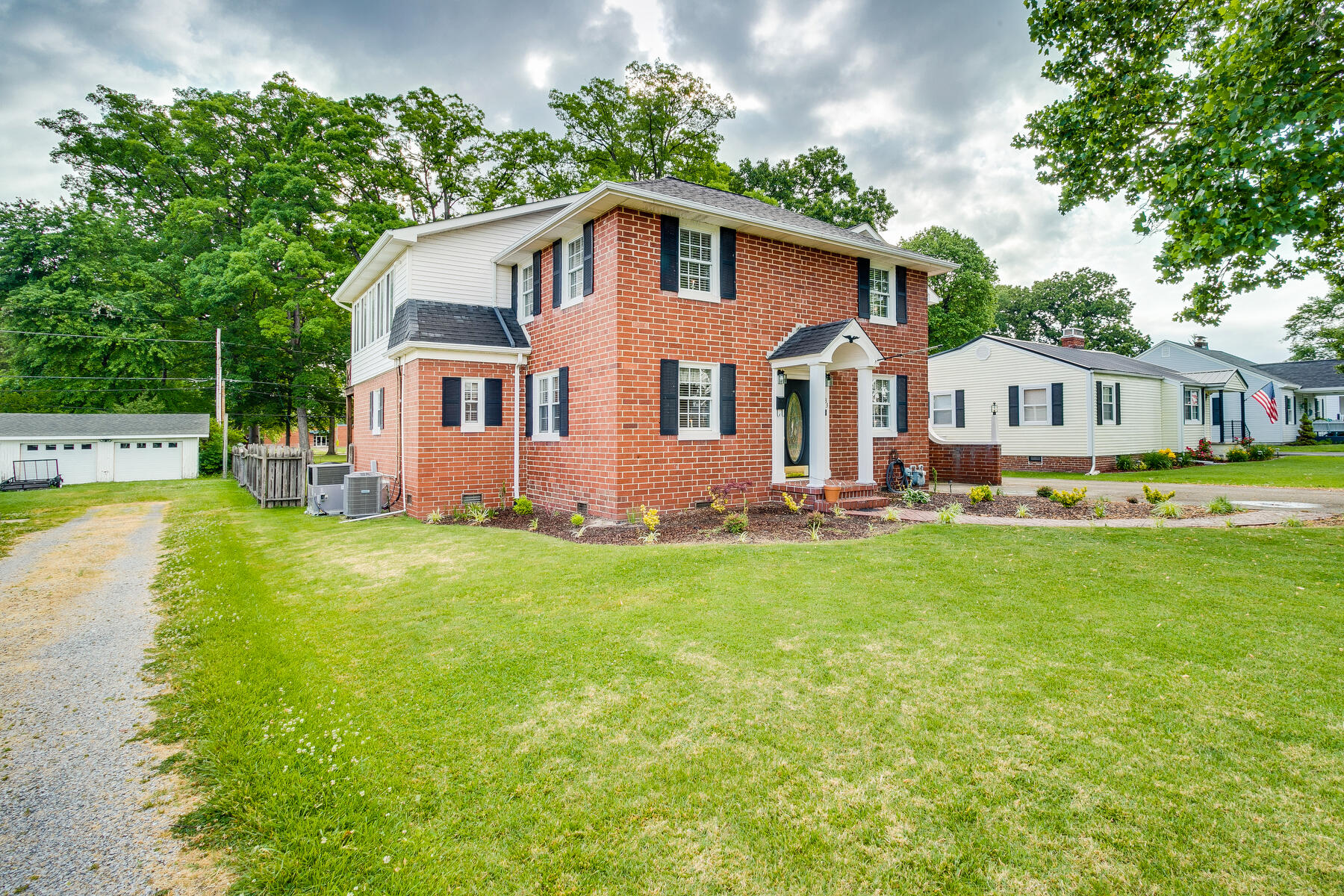1833 Fairoaks Road Kingsport, TN 37664 - Photo 2 of 56 002