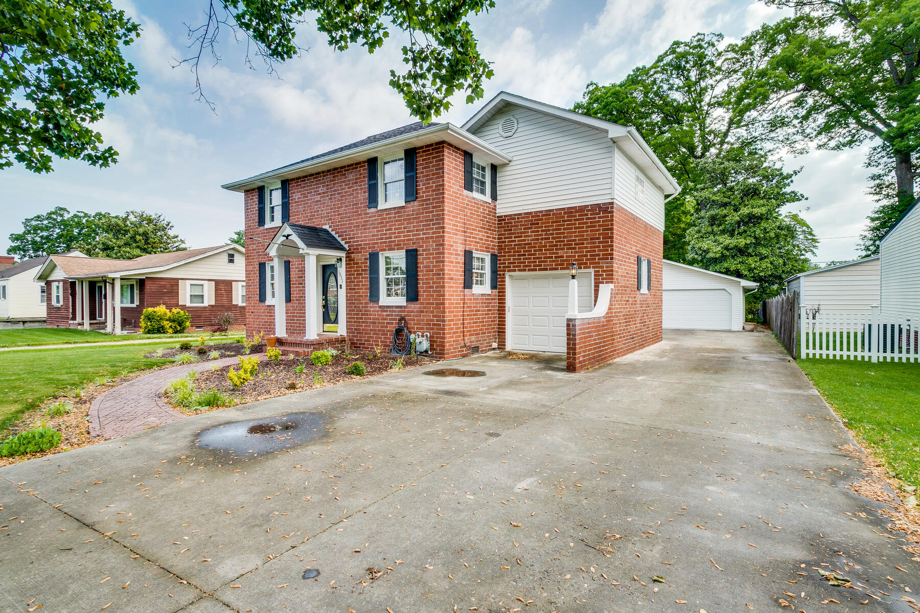 1833 Fairoaks Road Kingsport, TN 37664 - Photo 3 of 56 003