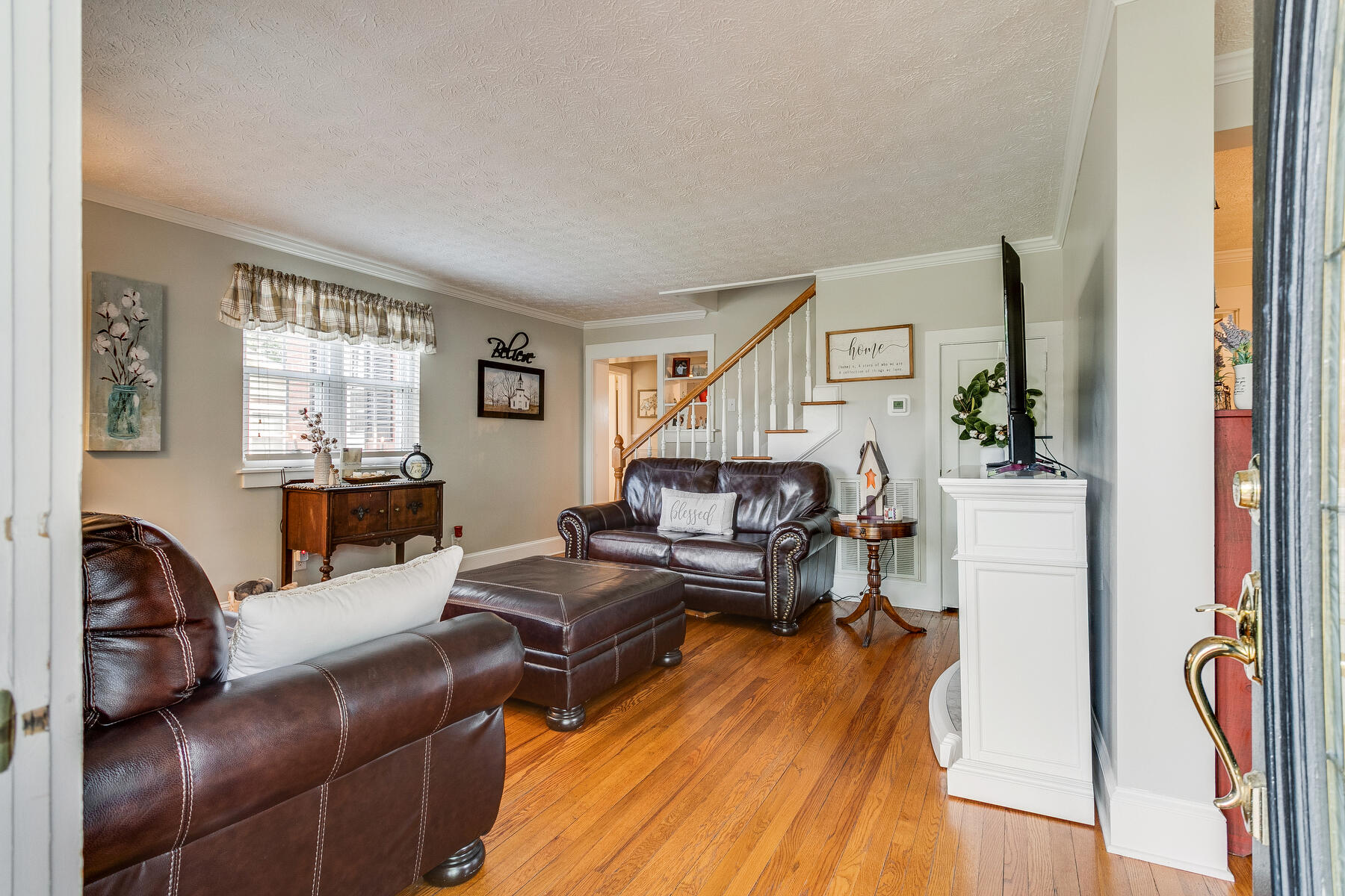 1833 Fairoaks Road Kingsport, TN 37664 - Photo 5 of 56 005