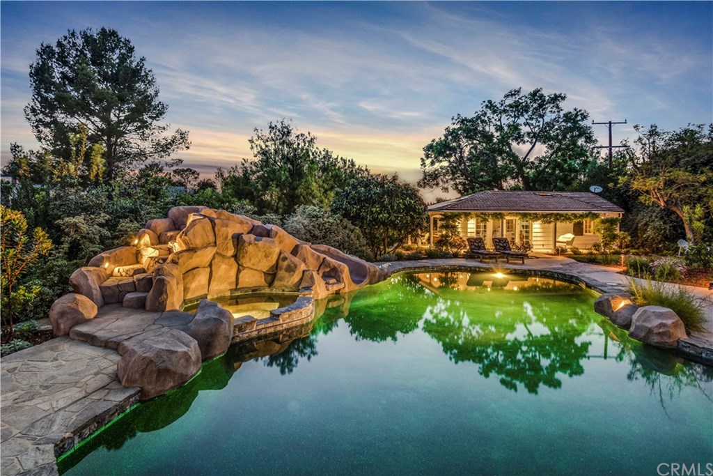 7 Acacia Road Rolling Hills, CA 90274 - Photo 2 of 25