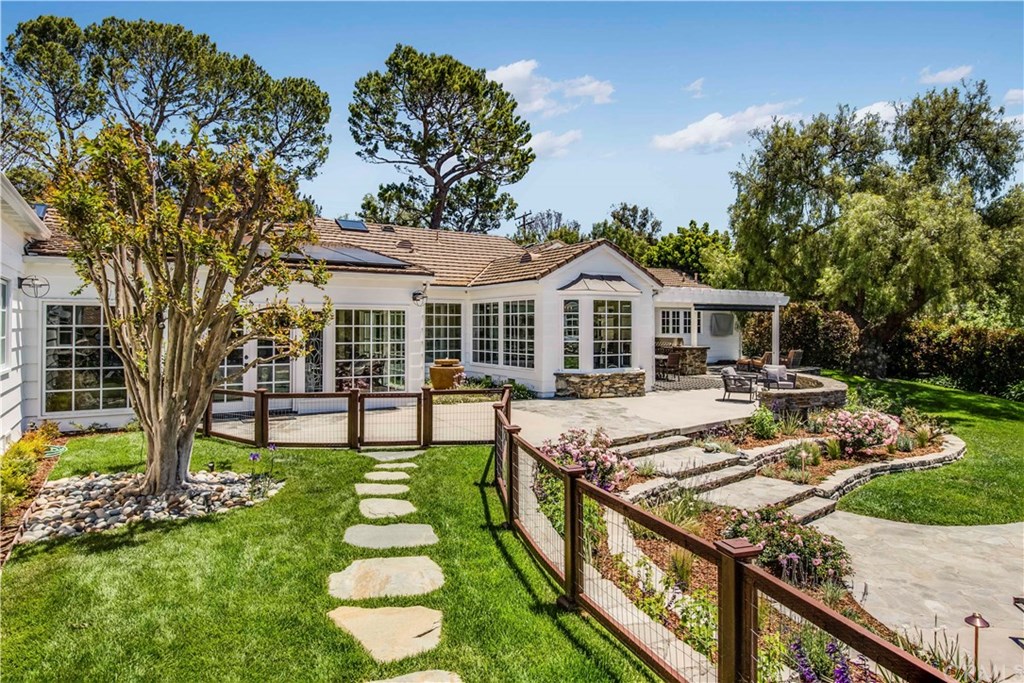 7 Acacia Road Rolling Hills, CA 90274 - Photo 24 of 25