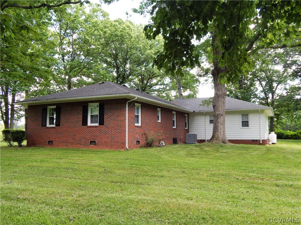 17023 Old Ridge Road Montpelier, VA 23192 - Photo 5 of 19 a front view of a house with a yard and garage