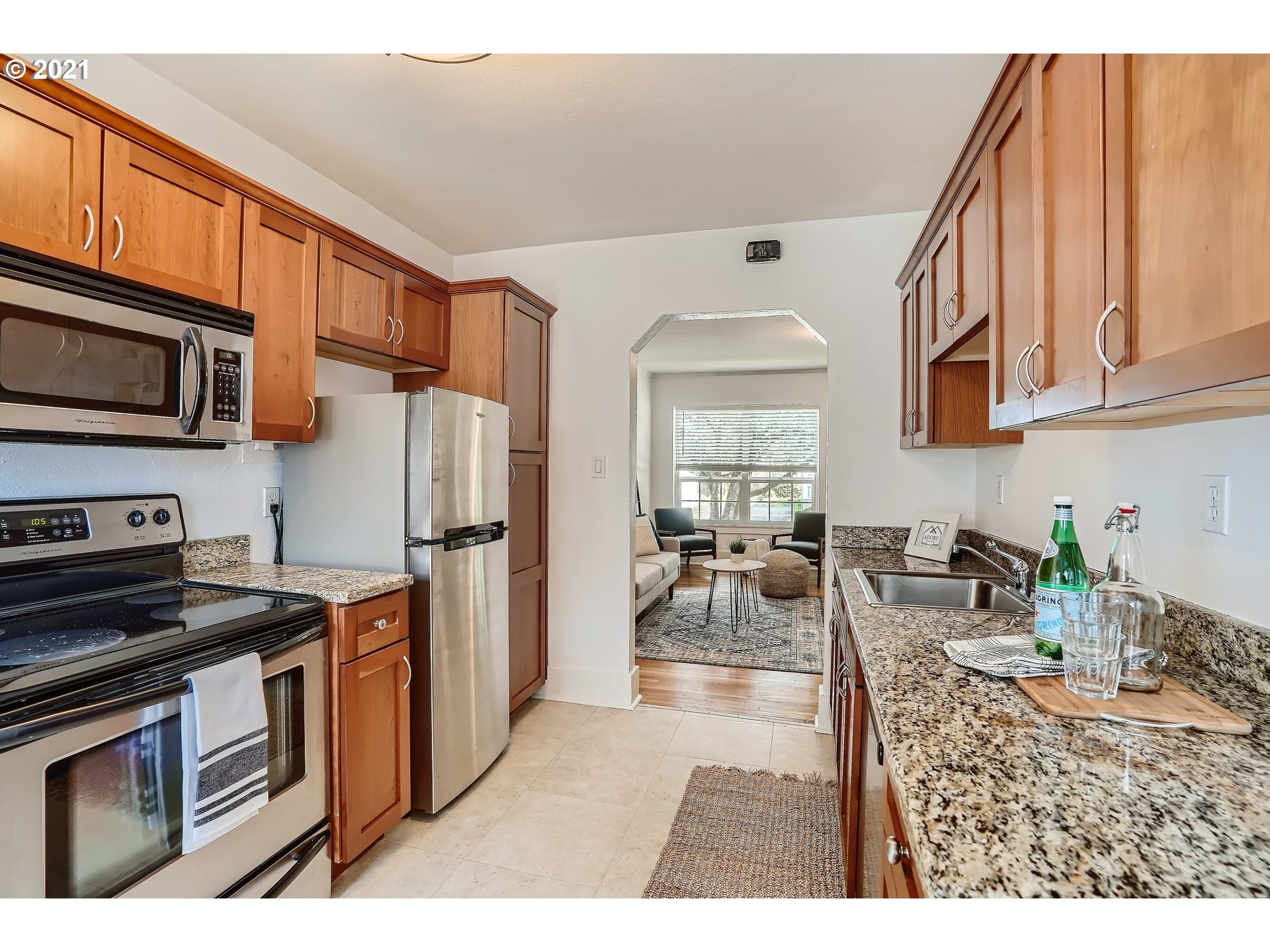 2601 Northwest Raleigh Street, Unit 14 Portland, OR 97210 - Photo 4 of 11 Gallery Image 4