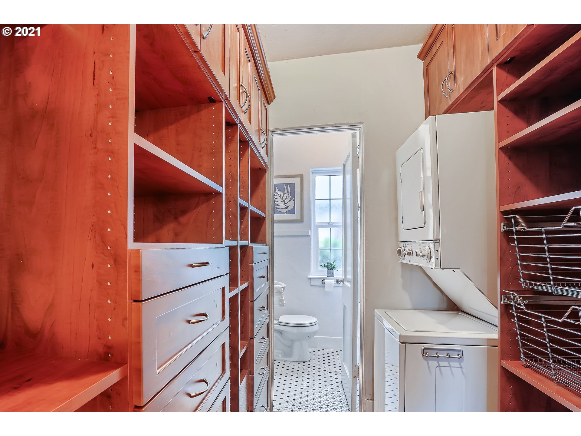 2601 Northwest Raleigh Street, Unit 14 Portland, OR 97210 - Photo 8 of 11 Gallery Image 8