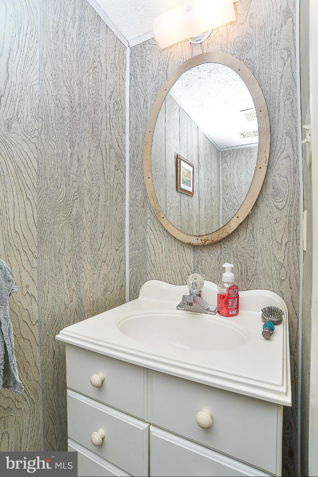 8796 Newington Commons Road Lorton, VA 22079 - Photo 18 of 19 Bath