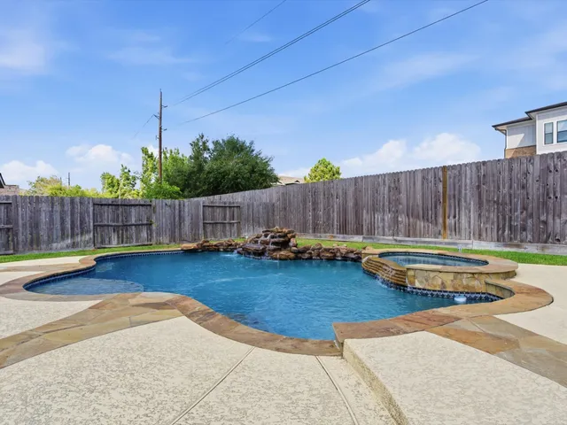 $550,000 | 23706 Shadow Creek Court, Katy, TX 77494