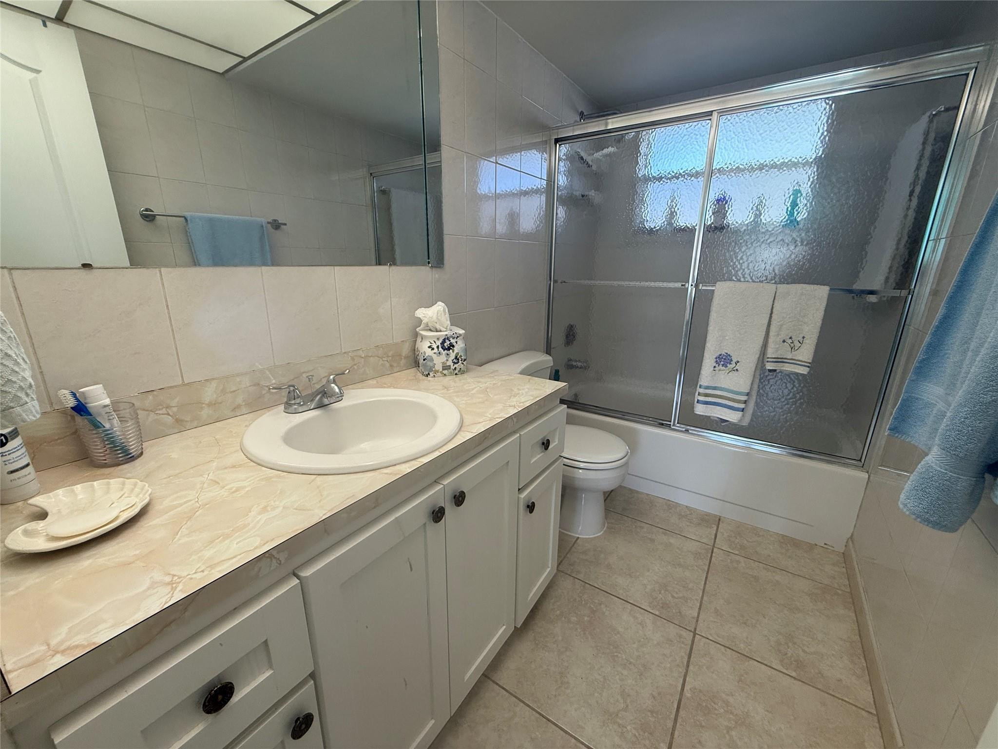 2761 North Pine Island Road, Unit 204 Sunrise, FL 33322 - Photo 18 of 39 Full bath