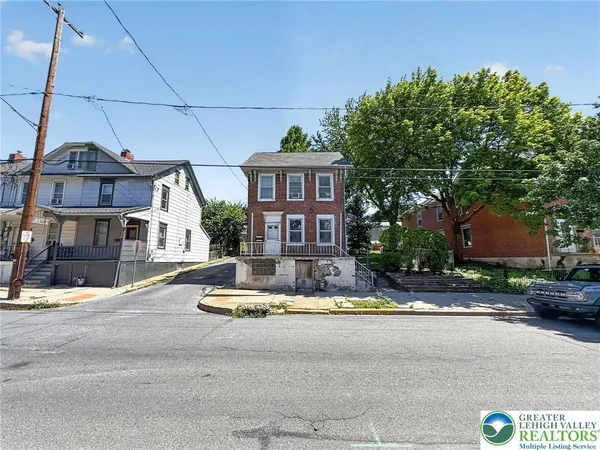 $180,000 | 751 Front Street, Catasauqua, PA 18032