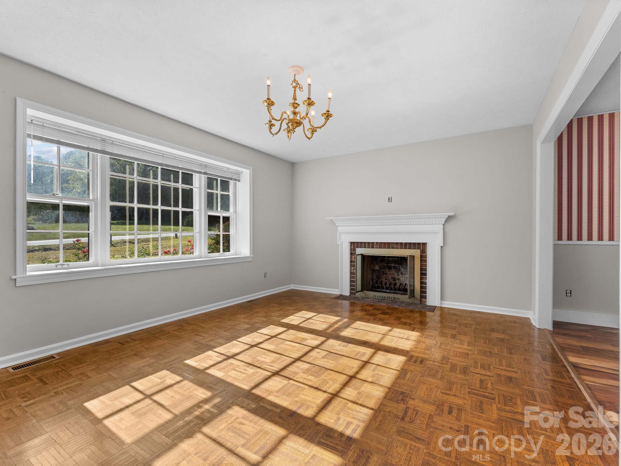 87 Underhill Road Hendersonville, NC 28792 - Photo 11 of 48 Gallery Image 11