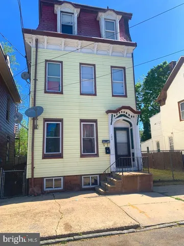 $1,990 | 102 Spring Street, Trenton, NJ 08618