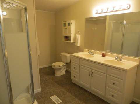 11125 Carpenter Road Flushing, MI 48433 - Photo 10 of 20 20421887-9.JPG