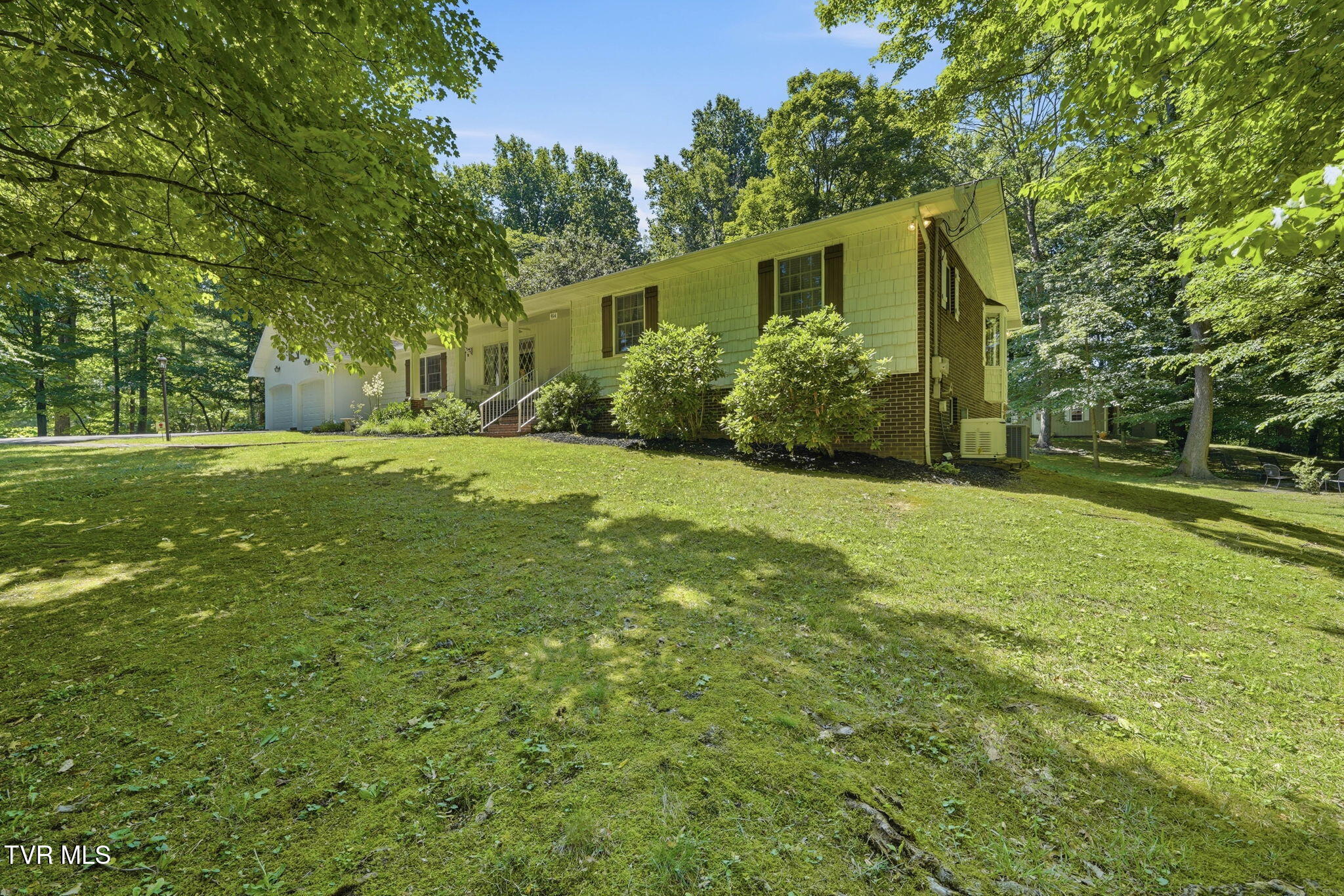 914 Ridgecrest Road Johnson City, TN 37604 - Photo 41 of 46 View 3 of Back of home