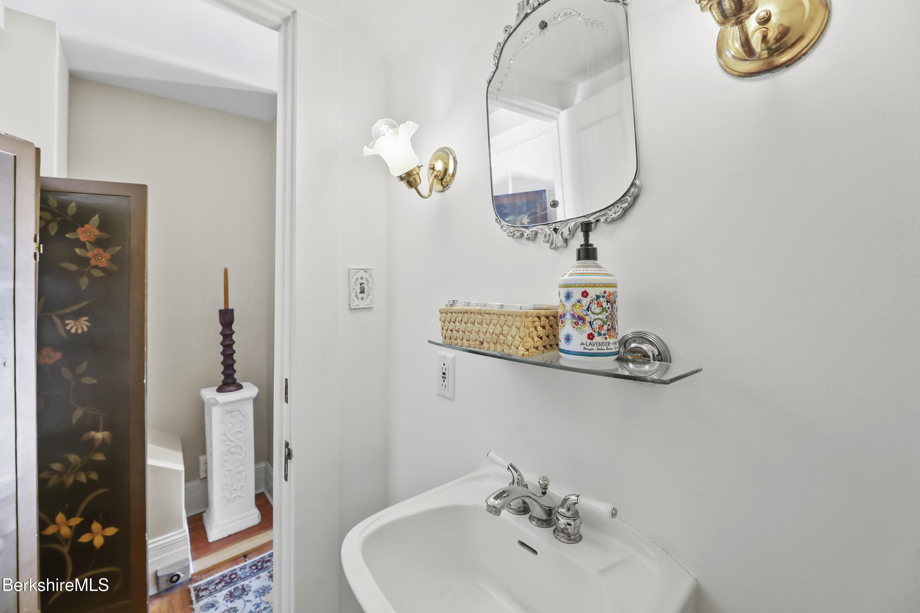 802 State Road Richmond, MA 01254 - Photo 14 of 43 Main level Half Bath