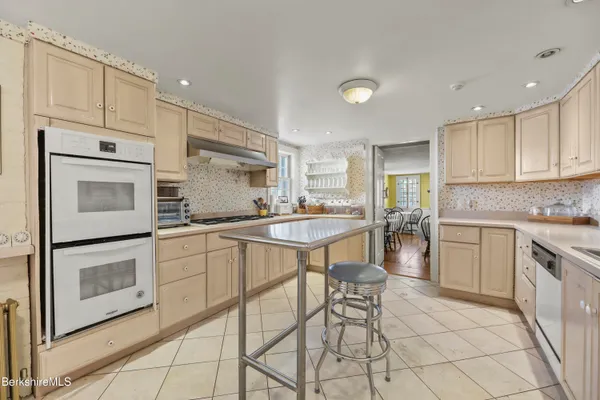 $1,500,000 | 802 State Road, Richmond, MA 01254