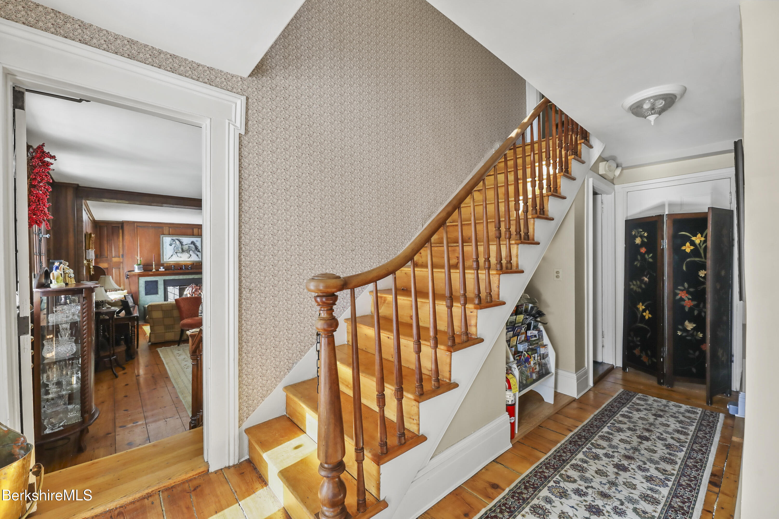 802 State Road Richmond, MA 01254 - Photo 20 of 43 Foyer